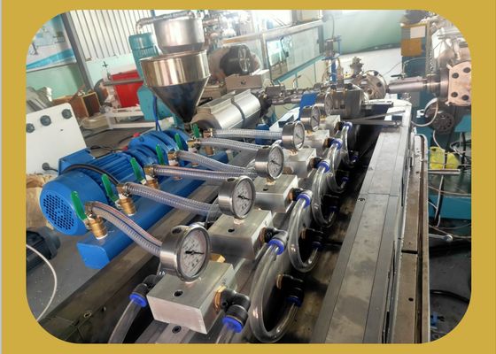 40 मीटर / मिन पीवीसी म्यान एक्सट्रूडर वायर केबल बनाने की मशीन