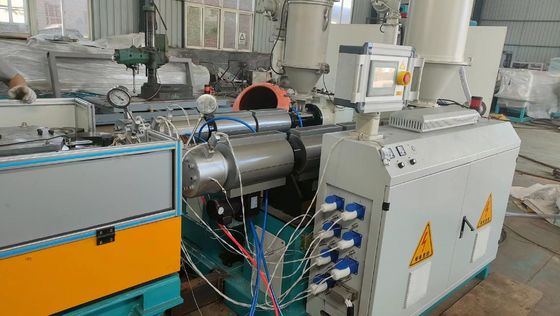 लचीली प्लास्टिक एचडीपीई ताजी हवा दोहरी दीवार नालीदार पाइप एक्सट्रूज़न लाइन